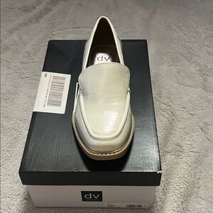 Dolce Vita Fran Ivory shiny loafer. Size 7.